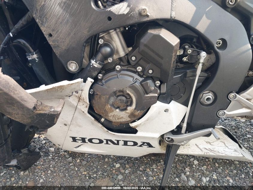 2025 Honda Cbr1000 Rr VIN: JH2SC7716SK800100 Lot: 44012998