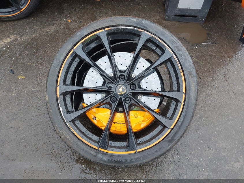 Auction sale of the 2024 LAMBORGHINI URUS , vin: ZPBUB3ZL7RLA31311, lot number: 44013457