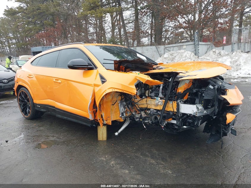 2024 LAMBORGHINI URUS 