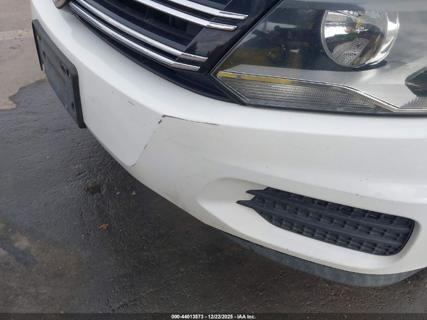 2017 Volkswagen Tiguan 2.0T/2.0T S VIN: WVGBV7AX6HK013572 Lot: 44013573