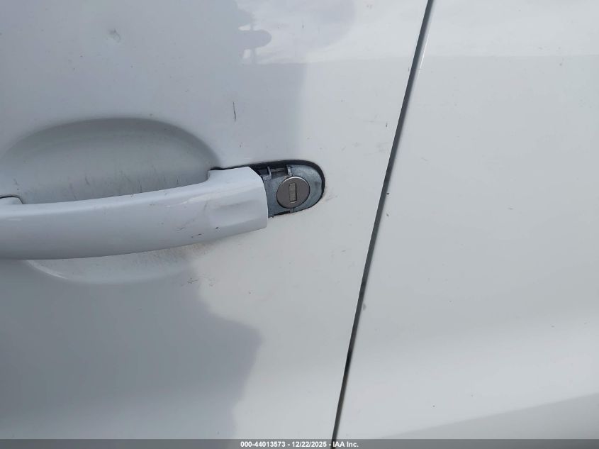 2017 Volkswagen Tiguan 2.0T/2.0T S VIN: WVGBV7AX6HK013572 Lot: 44013573