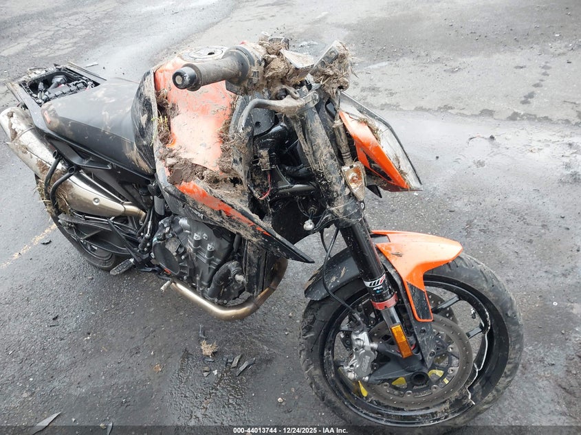 VIN VBKTU9401NM834020 2022 KTM 890 DUKE R