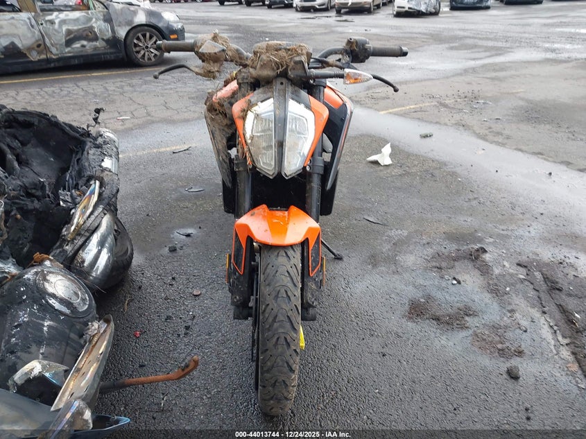 VIN VBKTU9401NM834020 2022 KTM 890 DUKE R