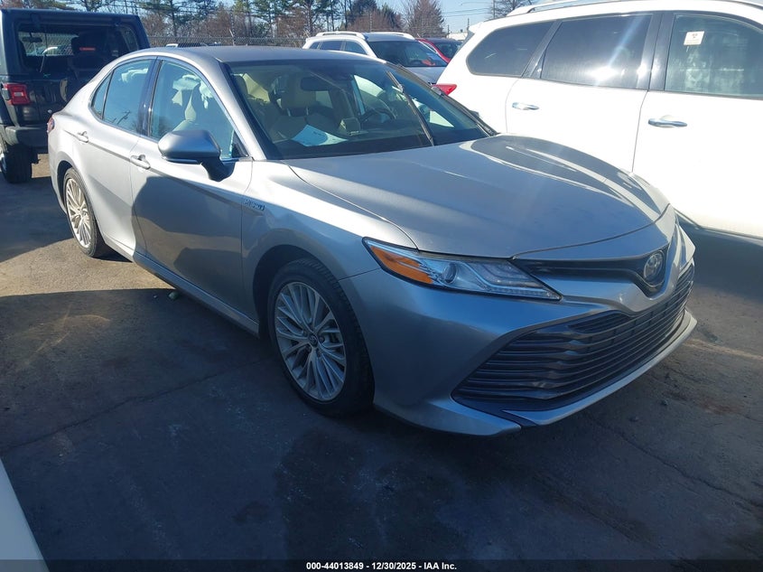 TOYOTA CAMRY HYBRID 2019. Lot# 44013849. VIN 4T1B21HK5KU518210. Photo 1