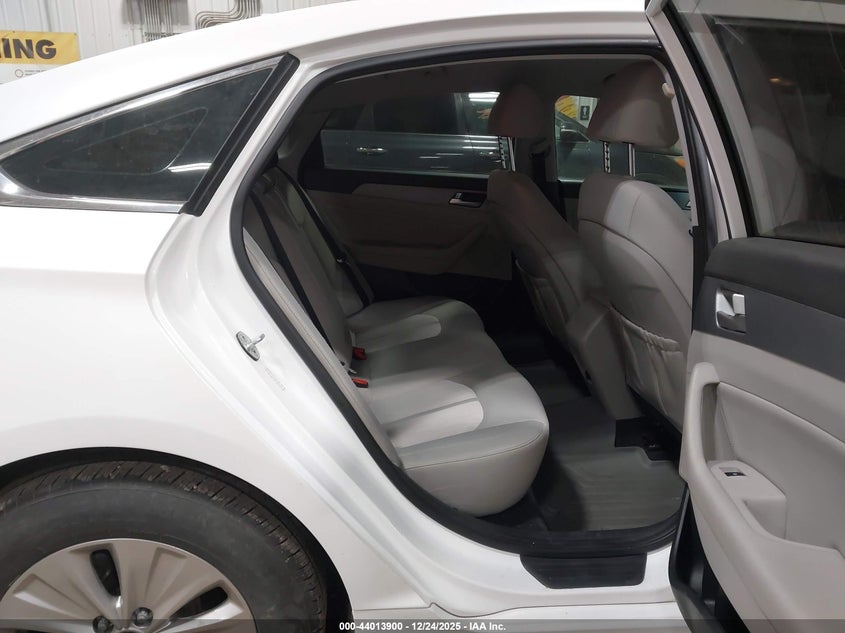 VIN KMHE24L36KA090454 2019 HYUNDAI SONATA HYBRID SE