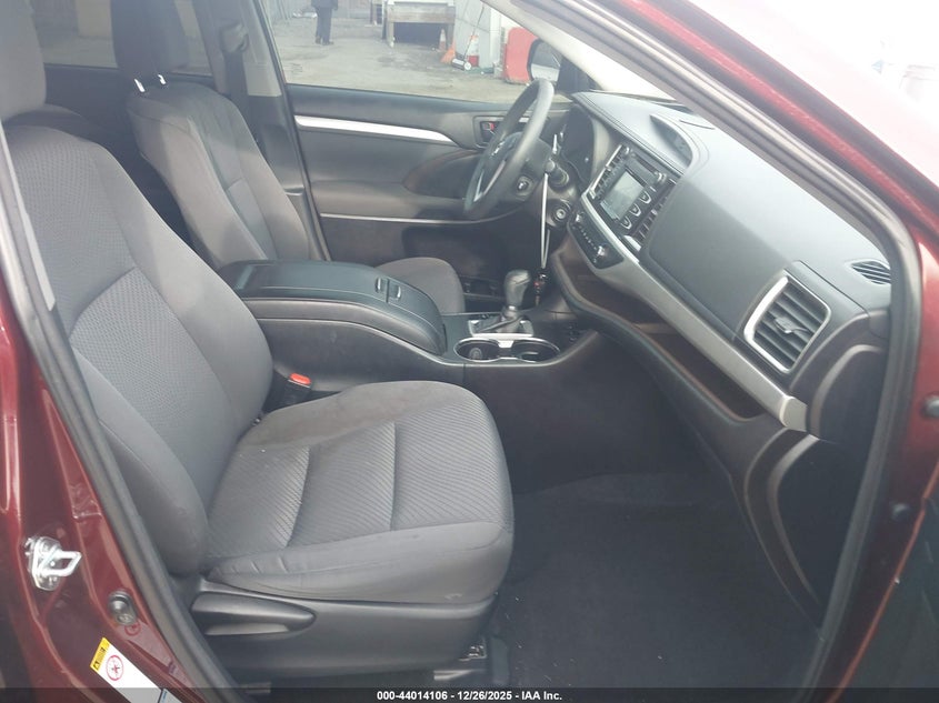 2016 Toyota Highlander Le V6