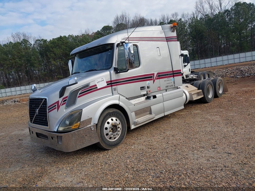 2014 Volvo Vn Vnl silver Lot 111044014468 Vin 4V4NC9EH5EN160809