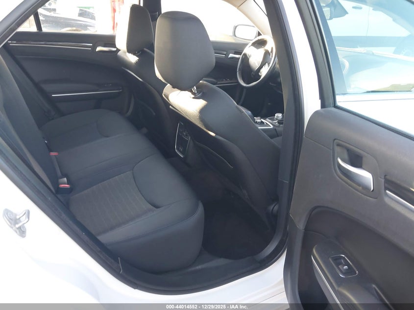 VIN 2C3CCAAGXJH338402 2018 CHRYSLER 300 TOURING