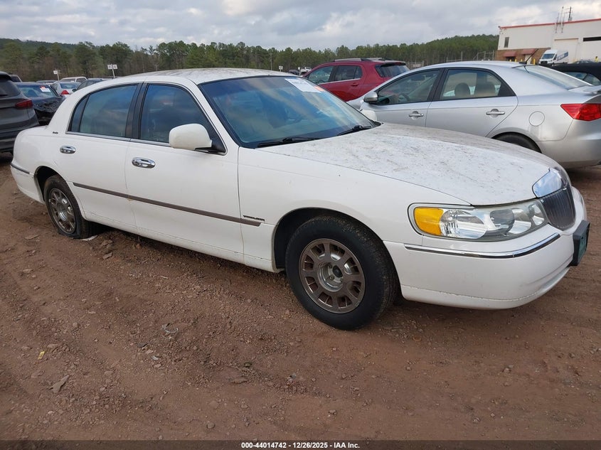 1LNFM81W2WY639535 1998 Lincoln Town Car Executive auction photo 1