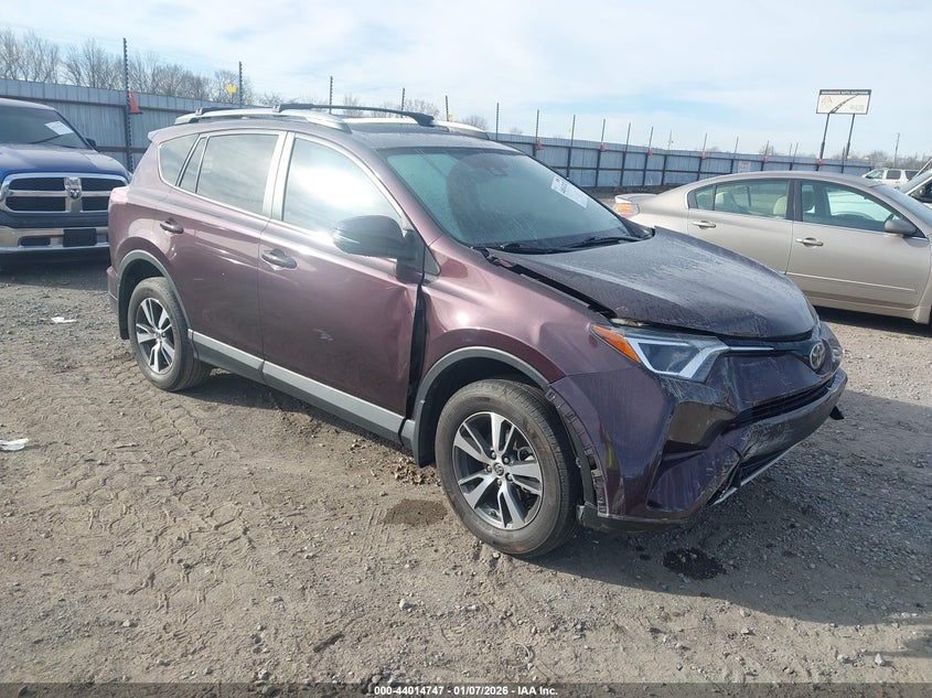 2T3WFREV0JW444820 2018 Toyota Rav4 Xle auction photo 1