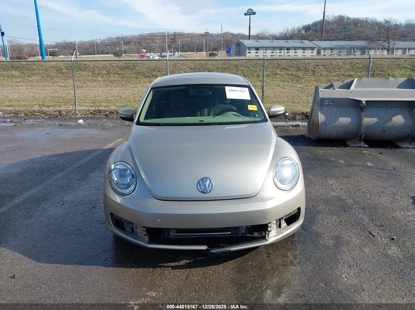 2013 Volkswagen Beetle 2.5L VIN: 3VWJX7AT3DM674239 Lot: 44015167