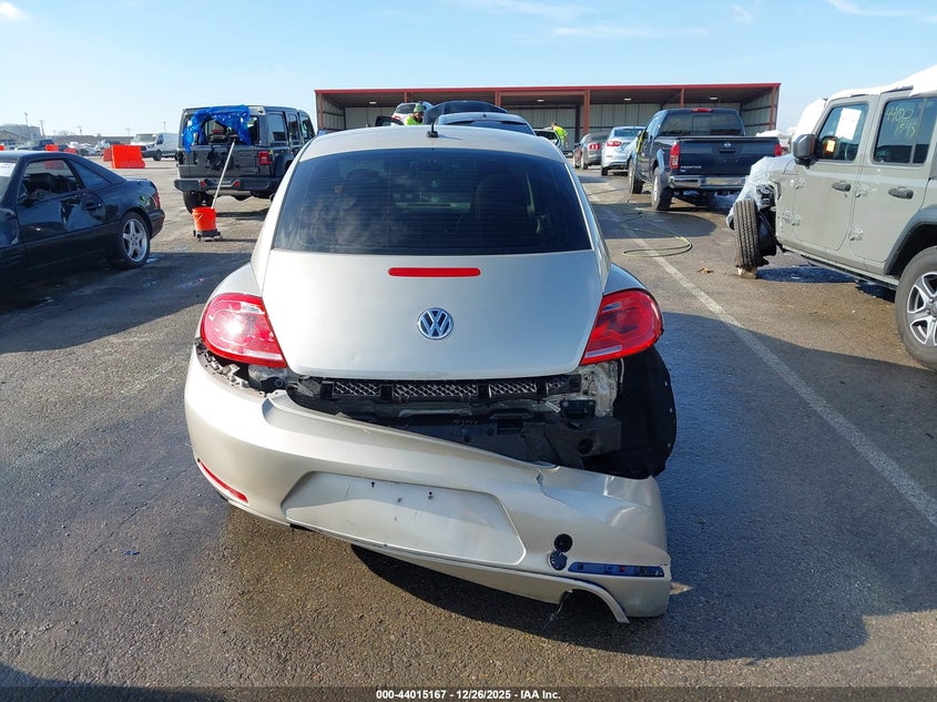 2013 Volkswagen Beetle 2.5L VIN: 3VWJX7AT3DM674239 Lot: 44015167