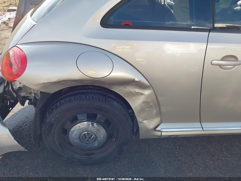 2013 Volkswagen Beetle 2.5L VIN: 3VWJX7AT3DM674239 Lot: 44015167