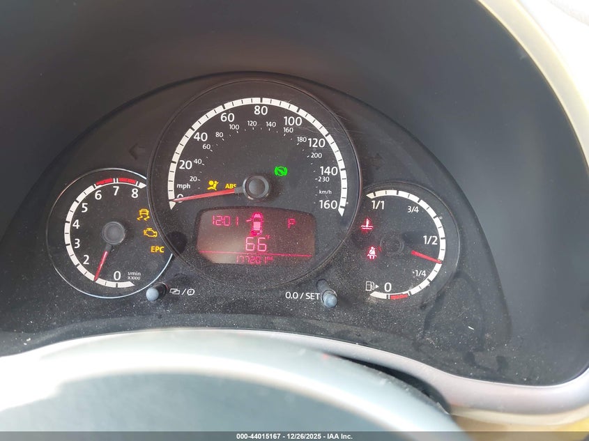 2013 Volkswagen Beetle 2.5L VIN: 3VWJX7AT3DM674239 Lot: 44015167