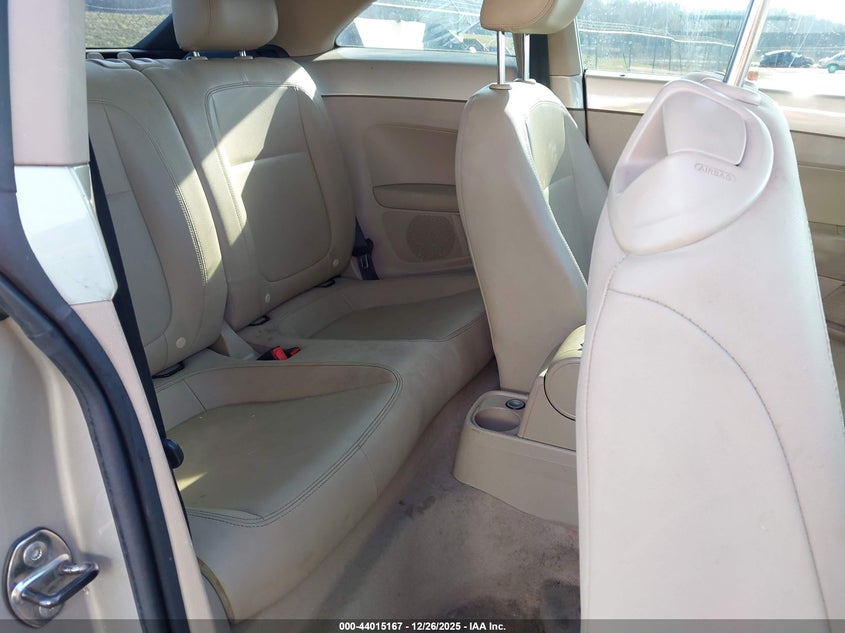 2013 Volkswagen Beetle 2.5L VIN: 3VWJX7AT3DM674239 Lot: 44015167