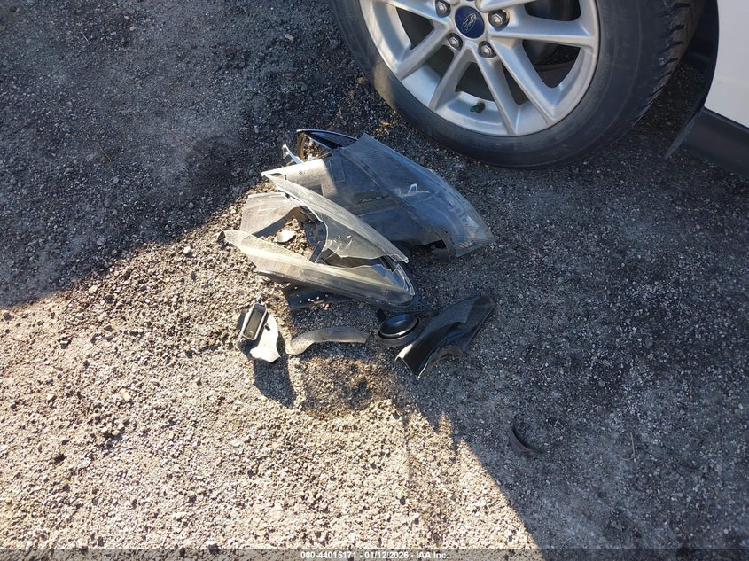 2015 Ford Focus Se VIN: 1FADP3F2XFL334122 Lot: 44015171