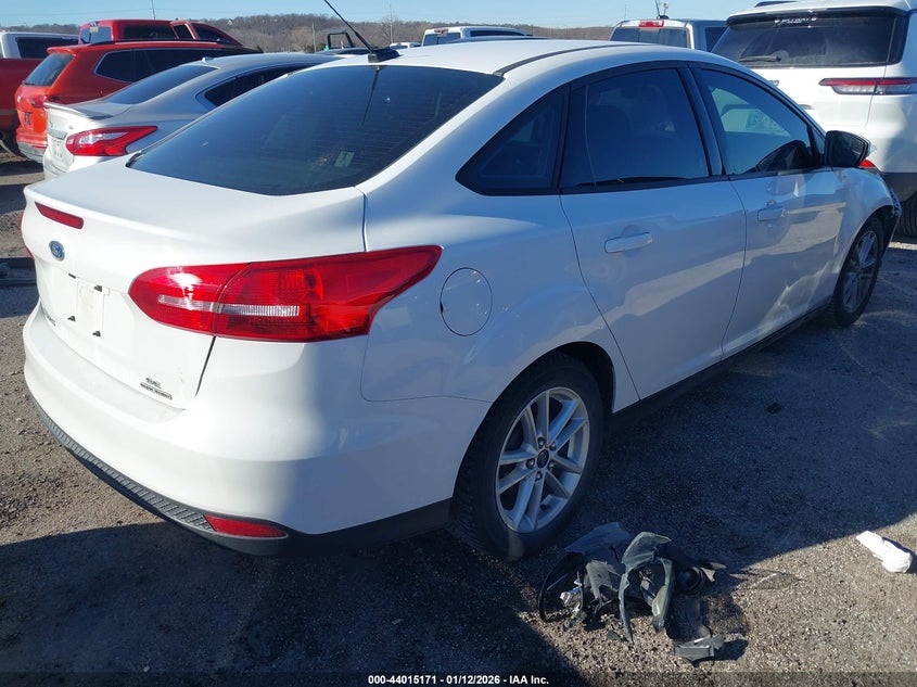 Vin: 1fadp3f2xfl334122, lot: 44510928, ford focus se 20154