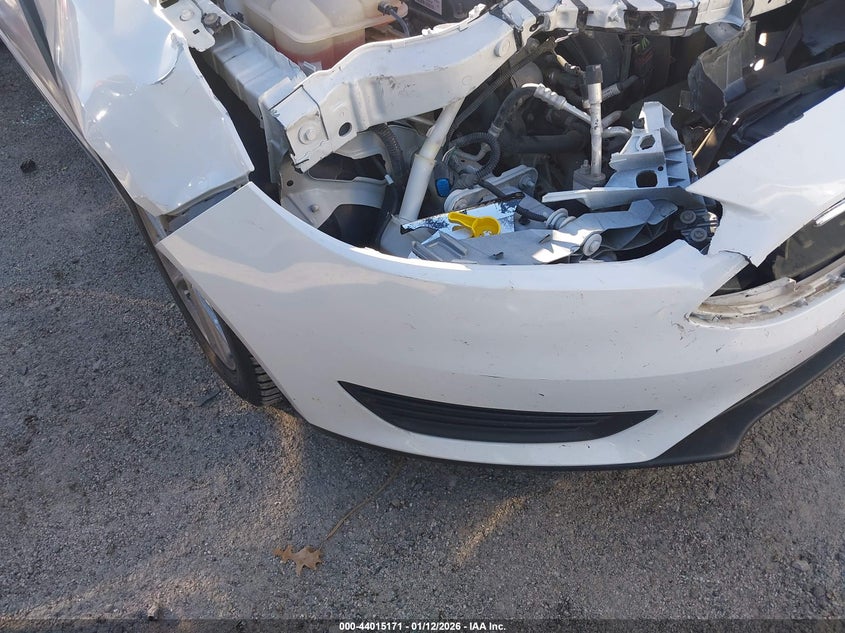 2015 Ford Focus Se VIN: 1FADP3F2XFL334122 Lot: 44015171