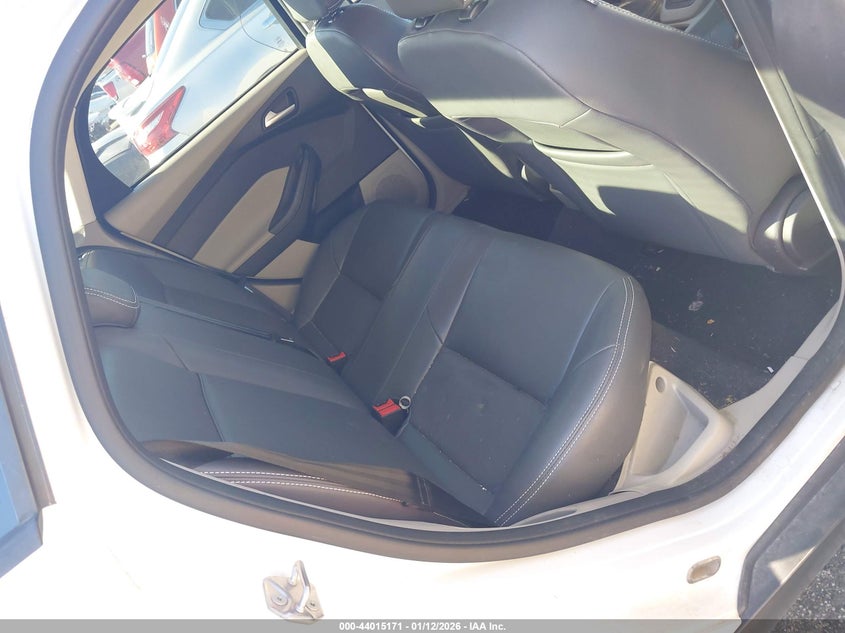 2015 Ford Focus Se VIN: 1FADP3F2XFL334122 Lot: 44015171