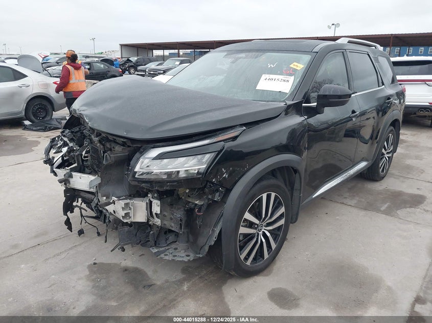 2023 Nissan Pathfinder Platinum Fwd