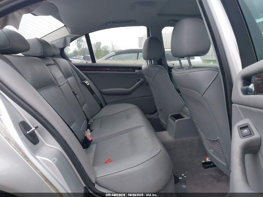 2005 BMW 325I VIN: WBAET37495NJ88337 Lot: 44015539