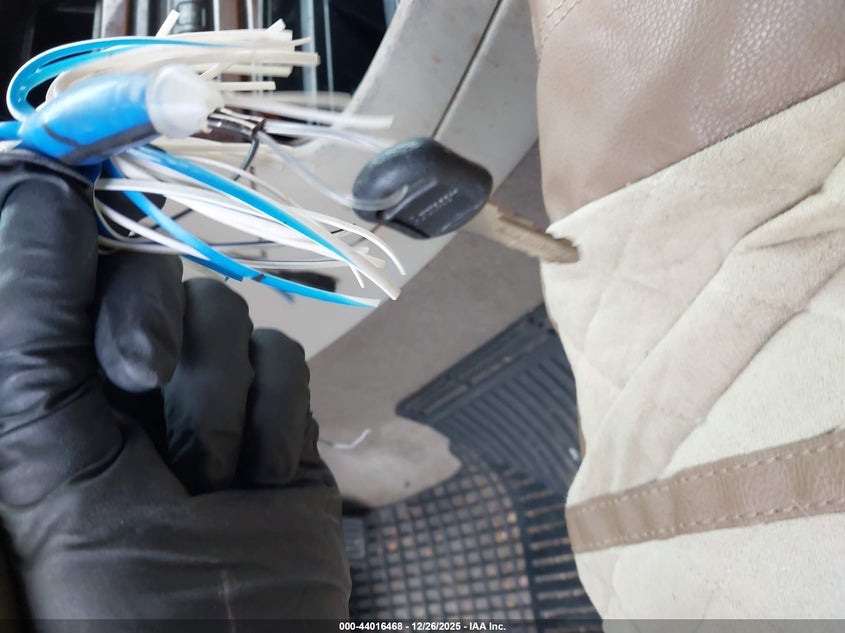 2004 Cadillac Escalade Standard VIN: 1GYEK63N14R193152 Lot: 44016468