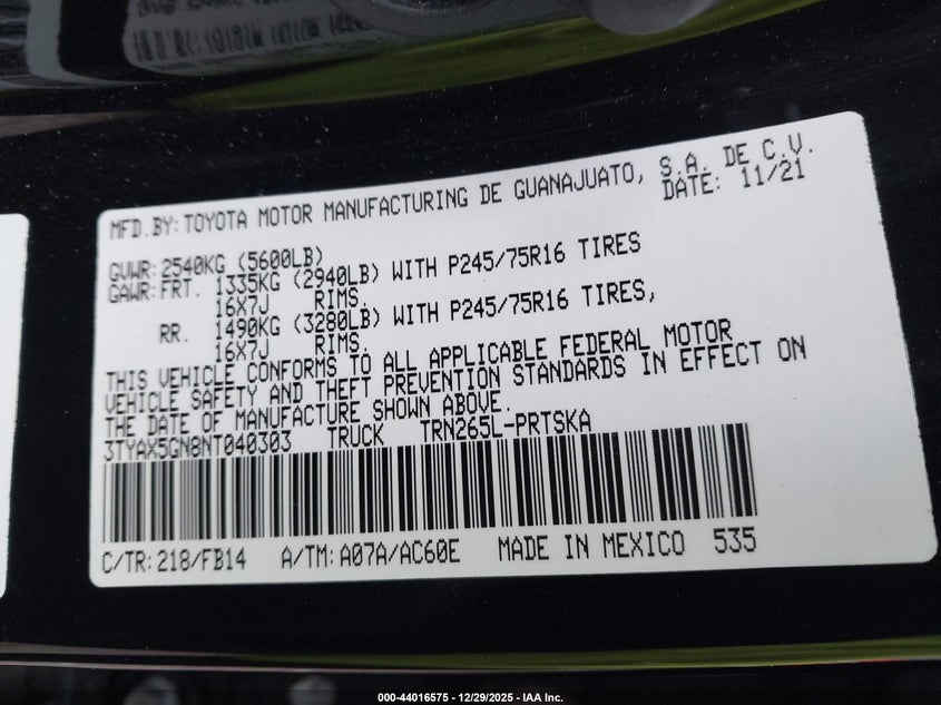VIN 3TYAX5GN8NT040303 2022 TOYOTA TACOMA SR