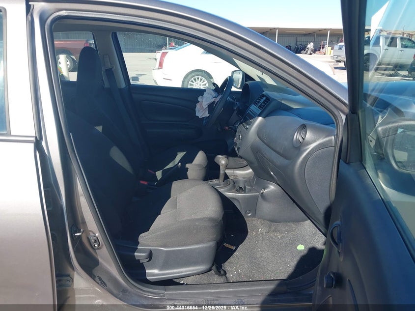 2017 Nissan Versa 1.6 S+