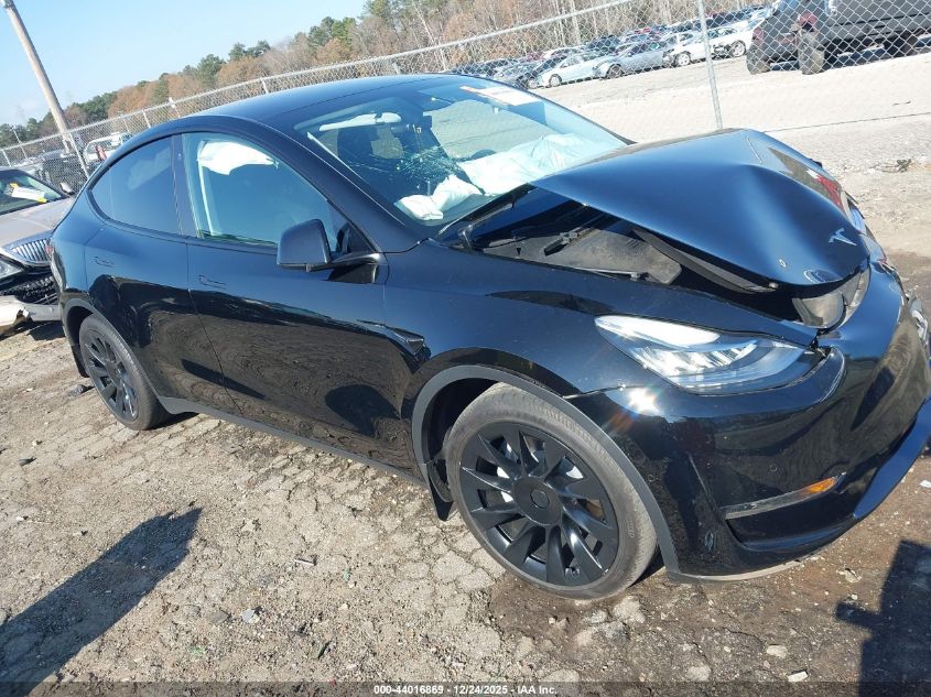 2022 Tesla Model Y Long Range Dual Motor All-Wheel Drive