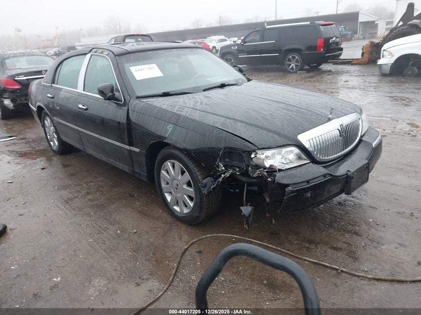 1LNHM83V47Y613582 2007 Lincoln Town Car Designer Series auction photo 1
