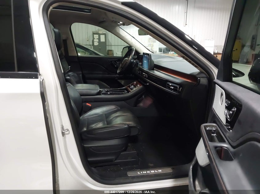 VIN 5LM5J7XC1NGL18728 2022 LINCOLN AVIATOR RESERVE