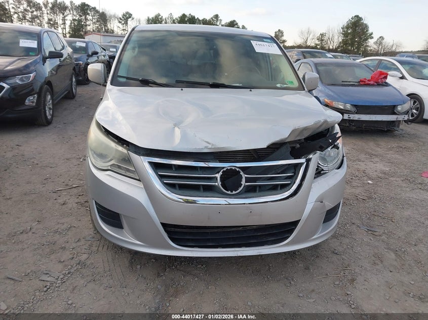 2010 Volkswagen Routan Se VIN: 2V4RW3D18AR262758 Lot: 44017427