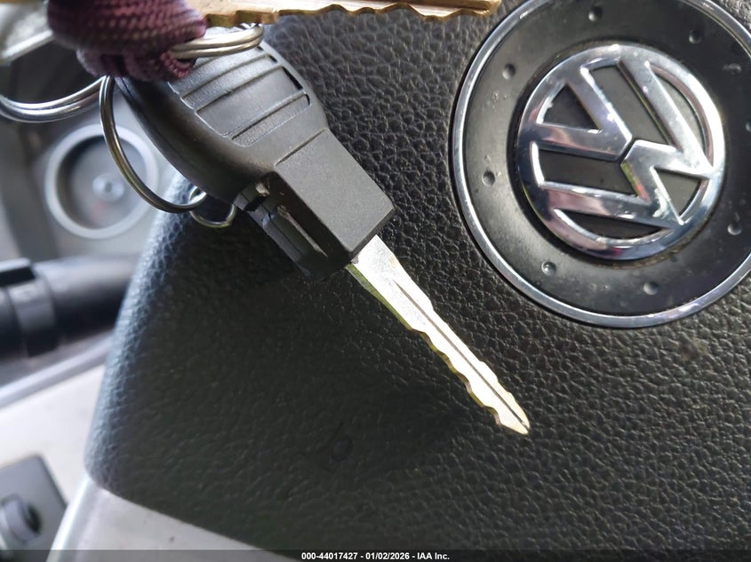 2010 Volkswagen Routan Se VIN: 2V4RW3D18AR262758 Lot: 44017427