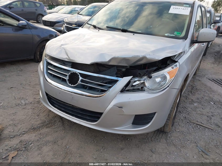 2010 Volkswagen Routan Se VIN: 2V4RW3D18AR262758 Lot: 44017427