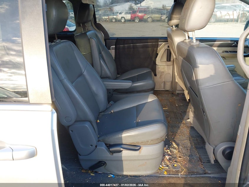 2010 Volkswagen Routan Se VIN: 2V4RW3D18AR262758 Lot: 44017427