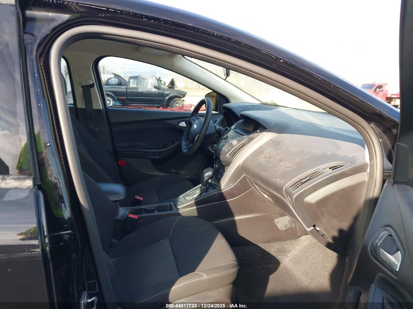 VIN 1FADP3F26HL262273 2017 FORD FOCUS SE