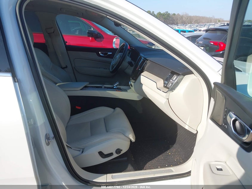 VIN YV4062RL4N1060501 2022 VOLVO XC60 B6 INSCRIPTION