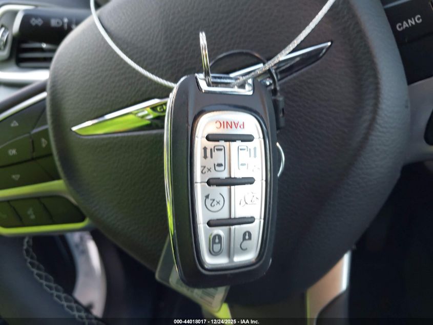 2025 Chrysler Pacifica - 2C4RC1BG0SR585766