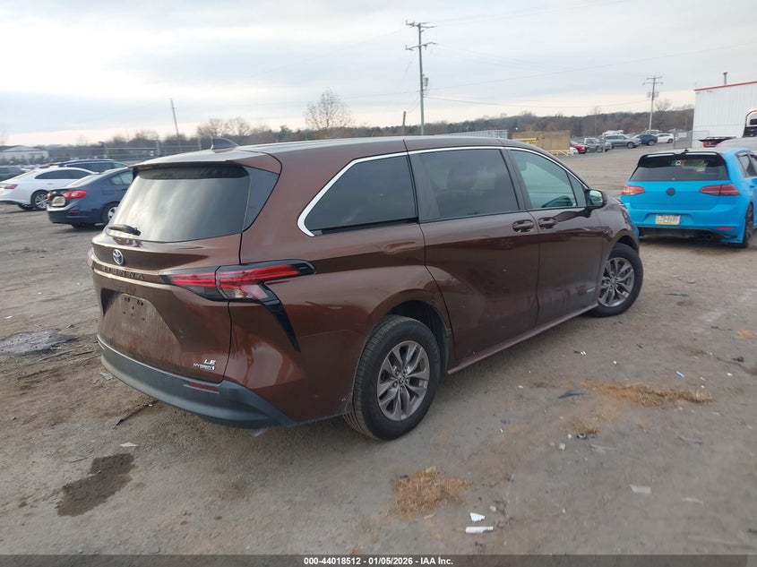 2021 Toyota Sienna Le