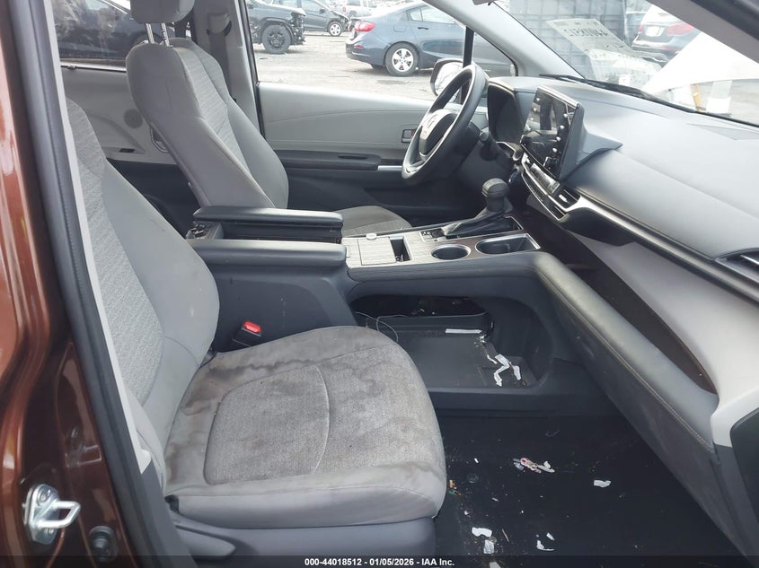 2021 Toyota Sienna Le