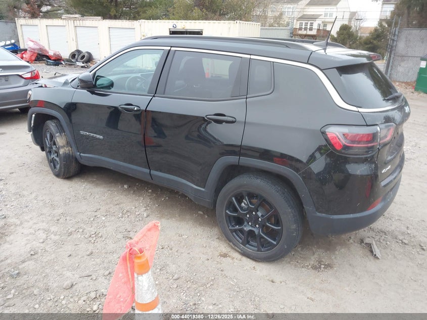 VIN 3C4NJDFB2NT128575 2022 JEEP COMPASS LATITUDE LUX 4X4