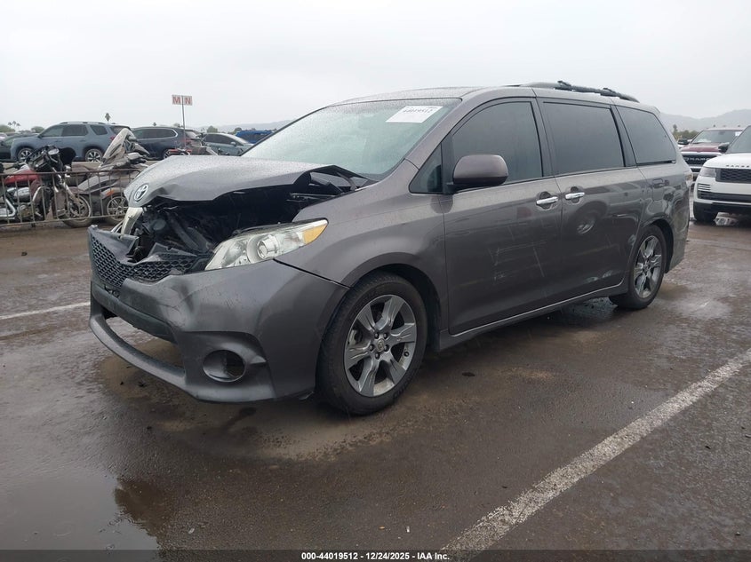 2014 Toyota Sienna Se 8 Passenger