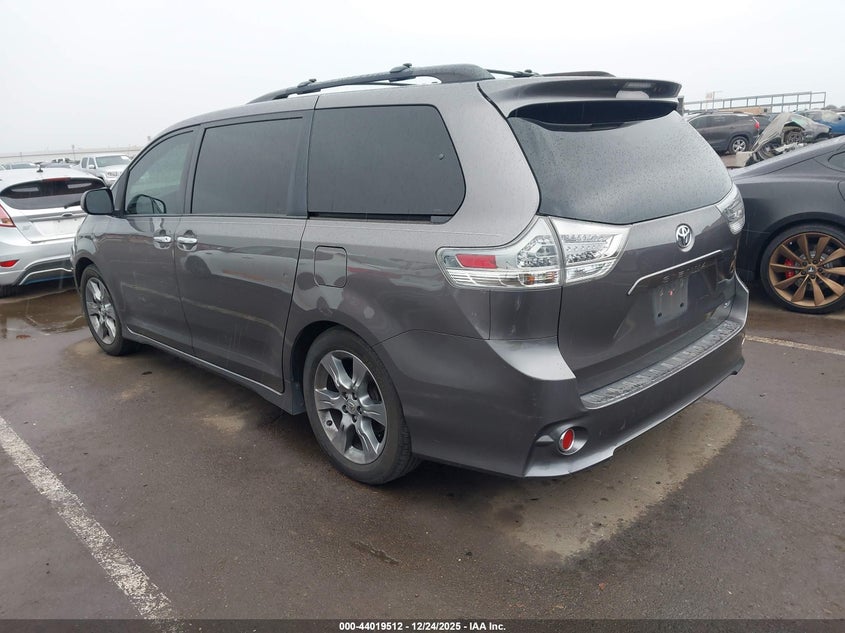 2014 Toyota Sienna Se 8 Passenger