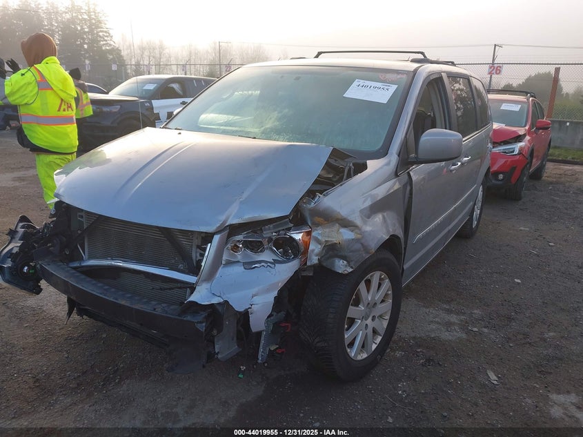 2016 Chrysler Town & Country Touring