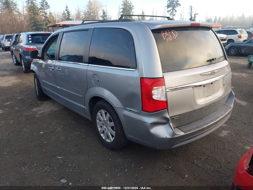 2016 Chrysler Town & Country Touring