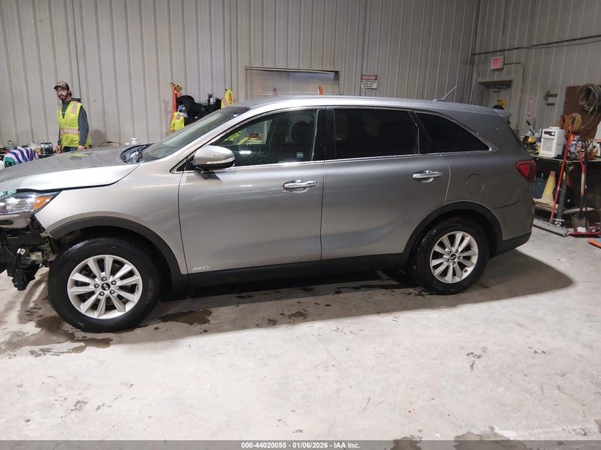 VIN 5XYPGDA56KG449840 2019 KIA SORENTO 3.3L LX