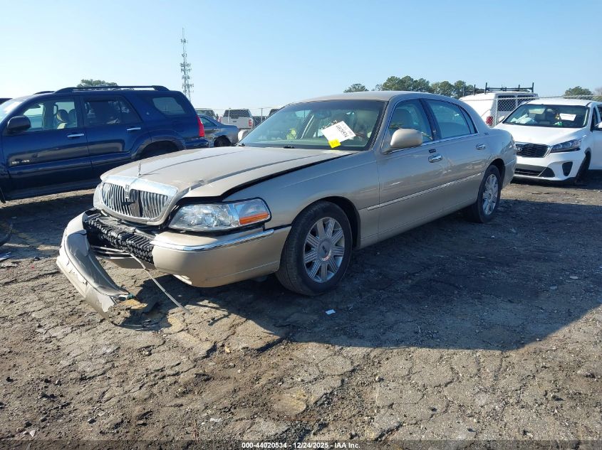 2005 Lincoln Town Car Signature Limited