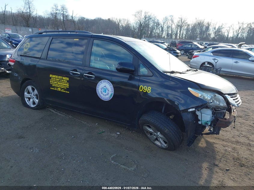 2013 Toyota Sienna Xle V6 8 Passenger