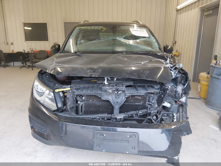 VIN WVGSV7AX0HK002549 2017 VOLKSWAGEN TIGUAN 2.0T WOLFSBURG EDITION