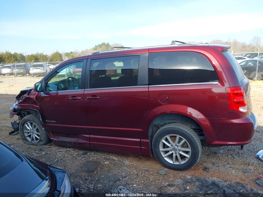 VIN 2C4RDGCG2JR223046 2018 DODGE GRAND CARAVAN SXT